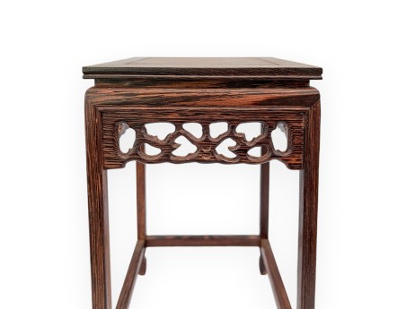 Table carrée en bois - 17 cm