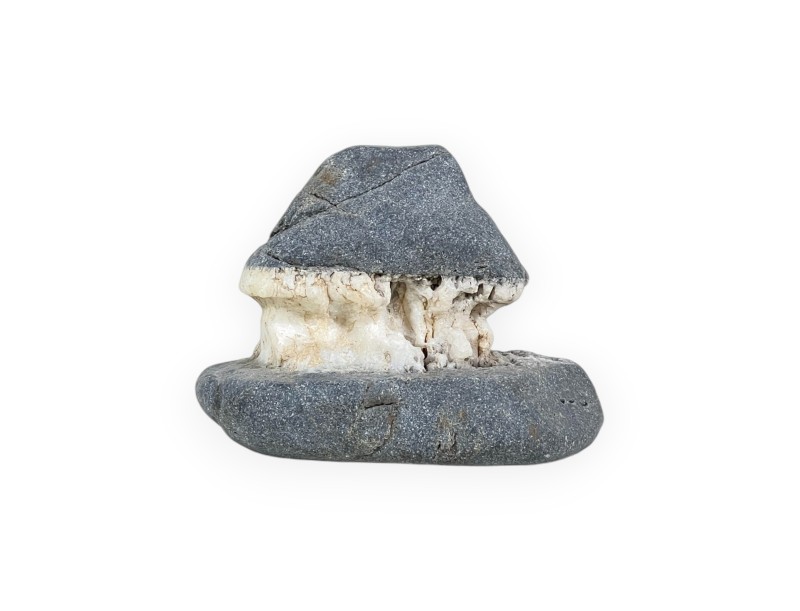 Suiseki Cabane en pierre - 6 cm